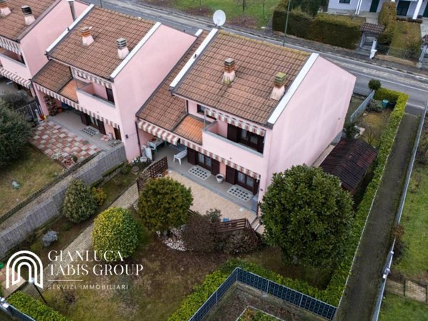 casa indipendente in vendita a Chieri in zona Pessione