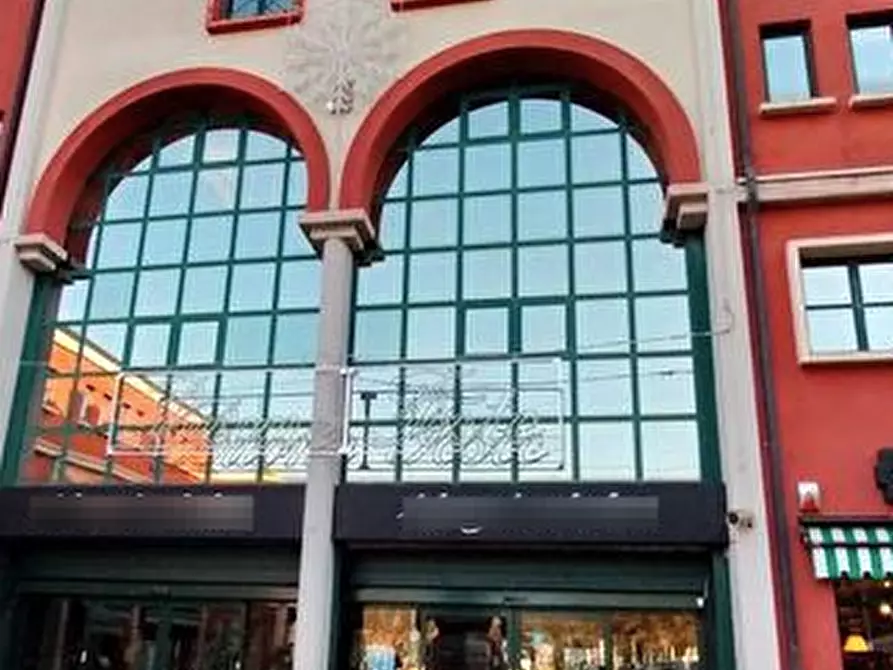 negozio in vendita a Chieri