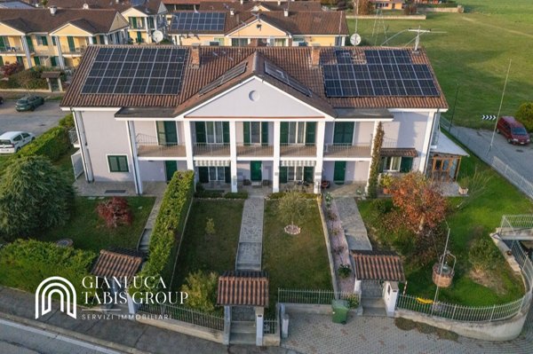 casa indipendente in vendita a Chieri in zona Pessione