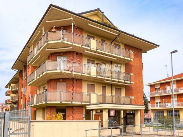 appartamento in vendita a Chieri in zona Roaschia