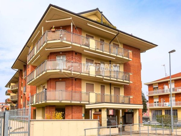 appartamento in vendita a Chieri in zona Roaschia