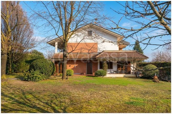 casa indipendente in vendita a Chieri in zona Roaschia