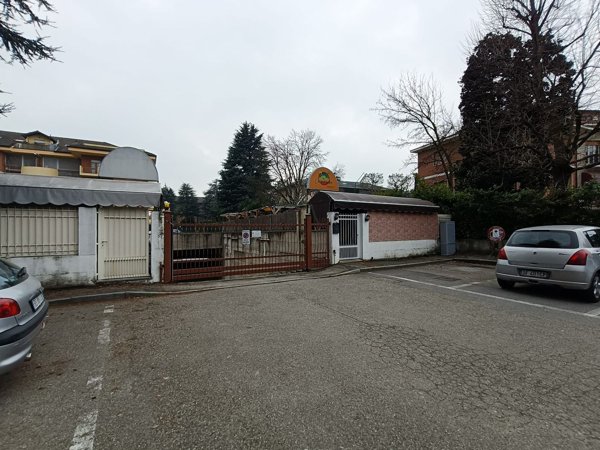 locale commerciale in vendita a Chieri