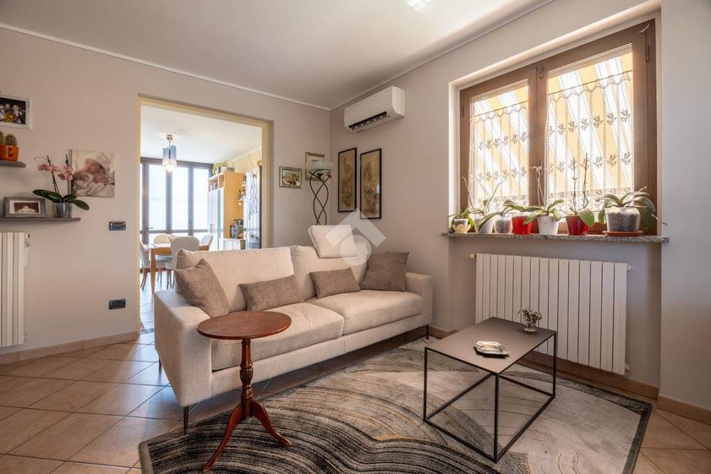 appartamento in vendita a Chieri in zona Pessione