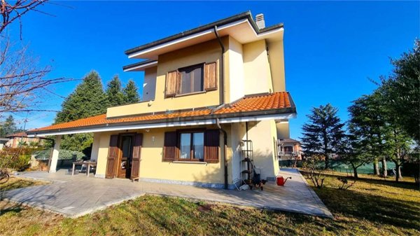 casa indipendente in vendita a Chieri in zona Roaschia