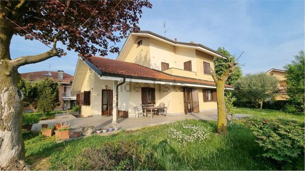 casa indipendente in vendita a Chieri in zona Roaschia