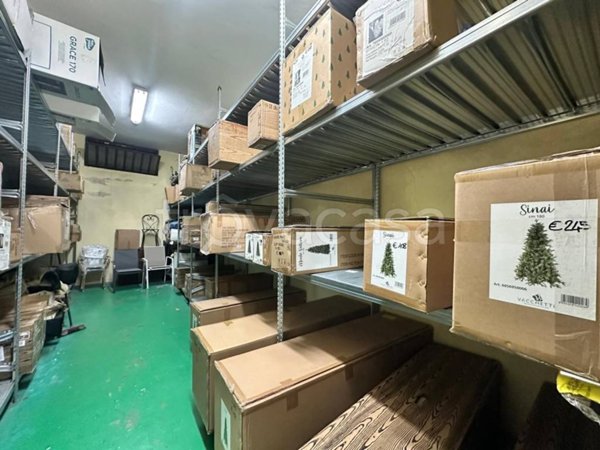 locale commerciale in vendita a Chieri