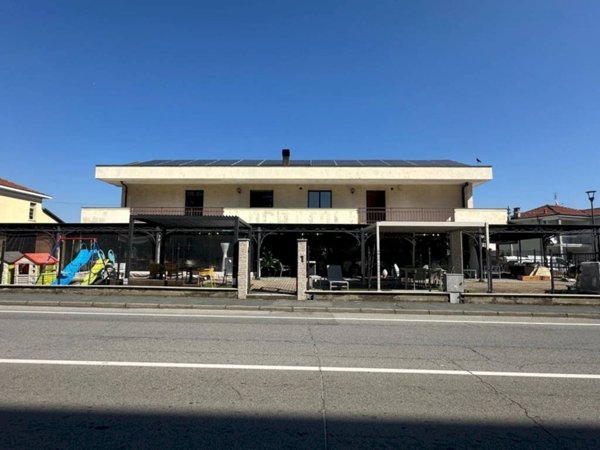 locale commerciale in vendita a Chieri