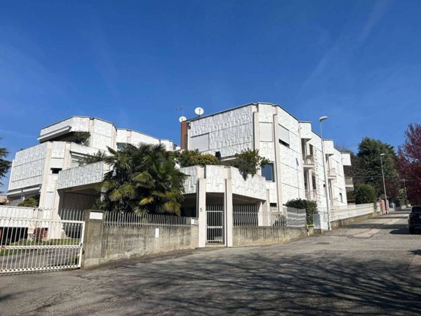 appartamento in vendita a Chieri in zona Roaschia