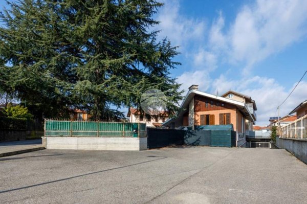 casa indipendente in vendita a Chieri in zona Roaschia