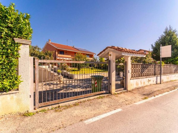 casa indipendente in vendita a Chieri in zona Pessione