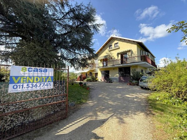 casa indipendente in vendita a Chieri in zona Madonna della Scala