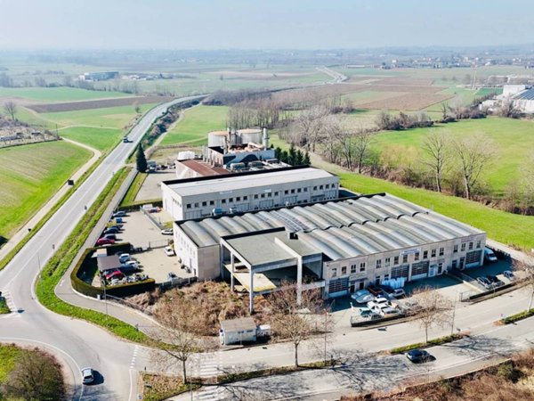 locale commerciale in vendita a Chieri in zona Tetti Fasano