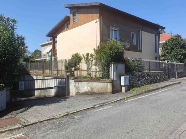 casa indipendente in vendita a Chieri in zona Roaschia