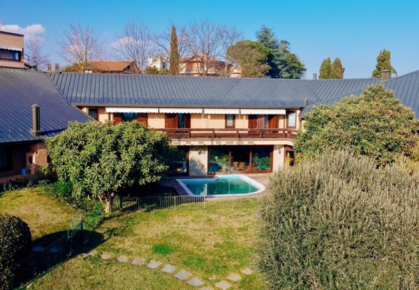 casa indipendente in vendita a Chieri