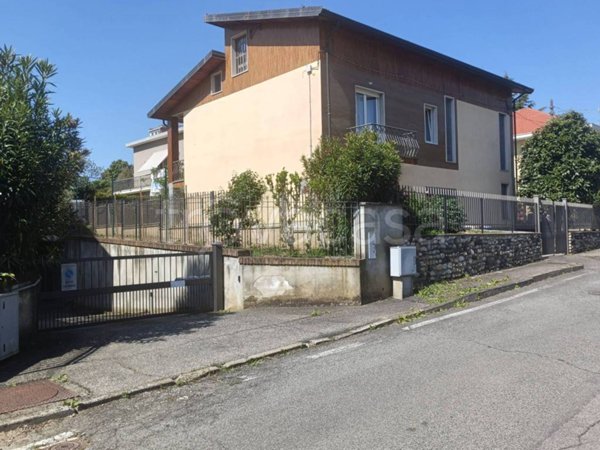 casa indipendente in vendita a Chieri in zona Roaschia