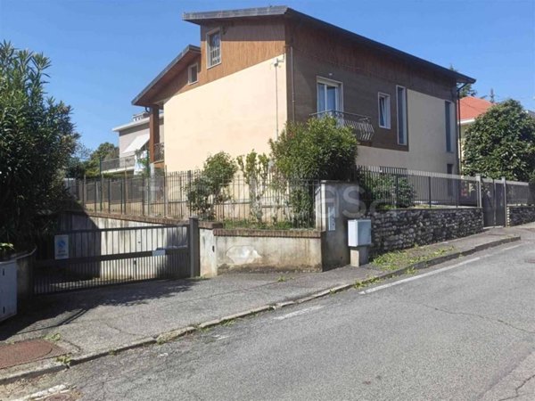 casa indipendente in vendita a Chieri in zona Roaschia