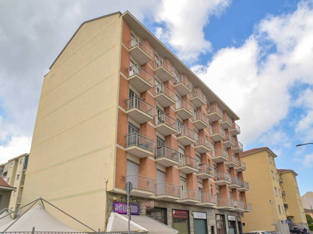 appartamento in vendita a Chieri in zona Roaschia