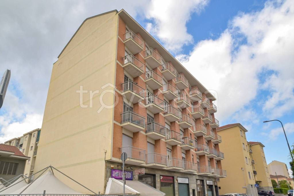 appartamento in vendita a Chieri in zona Roaschia