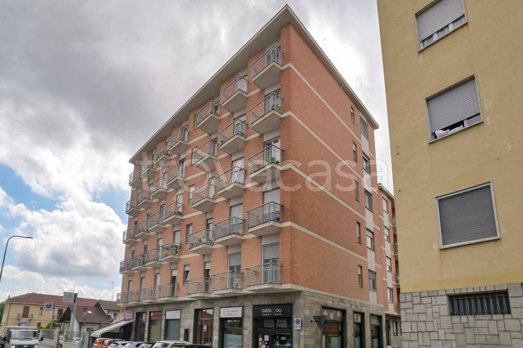 appartamento in vendita a Chieri in zona Roaschia