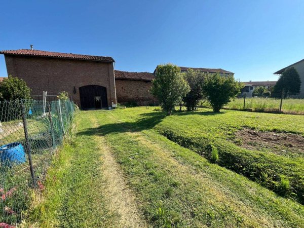 locale commerciale in vendita a Chieri in zona Tetti Fasano