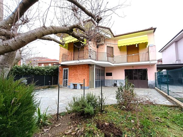 casa indipendente in vendita a Chieri