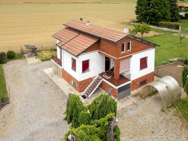 casa indipendente in vendita a Chieri in zona Pessione