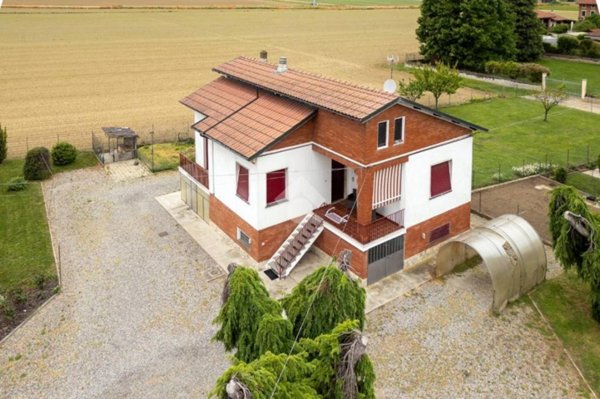 casa indipendente in vendita a Chieri in zona Pessione