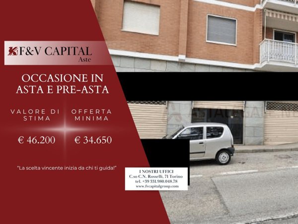 locale commerciale in vendita a Chieri in zona Canarone