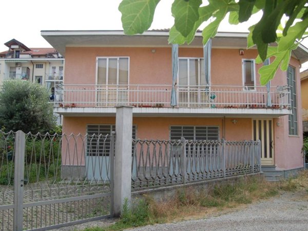 casa indipendente in vendita a Chieri