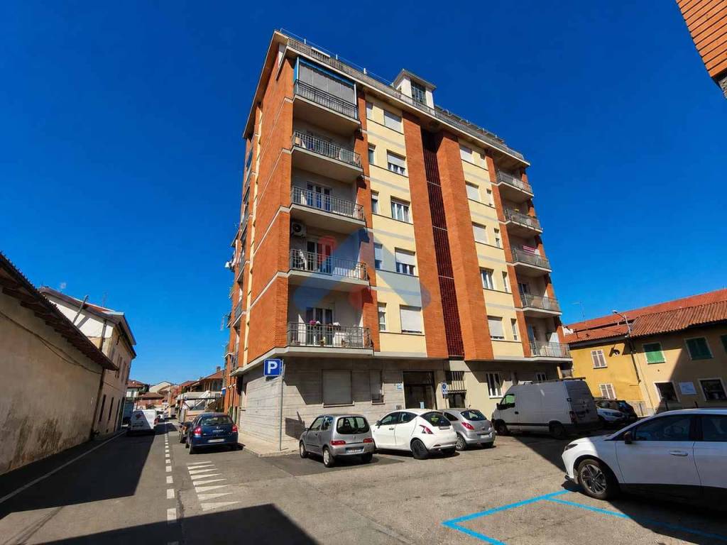 appartamento in vendita a Chieri in zona Canarone