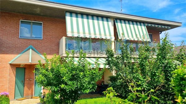 casa indipendente in vendita a Chieri in zona Roaschia