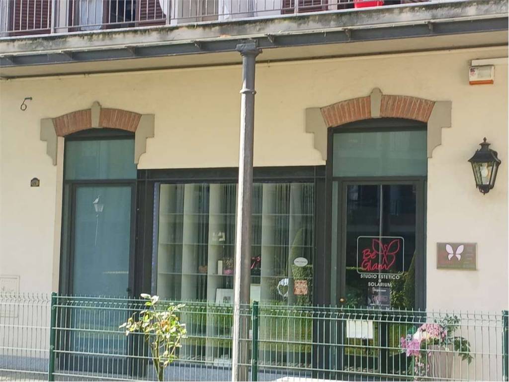 negozio in vendita a Chieri in zona Canarone