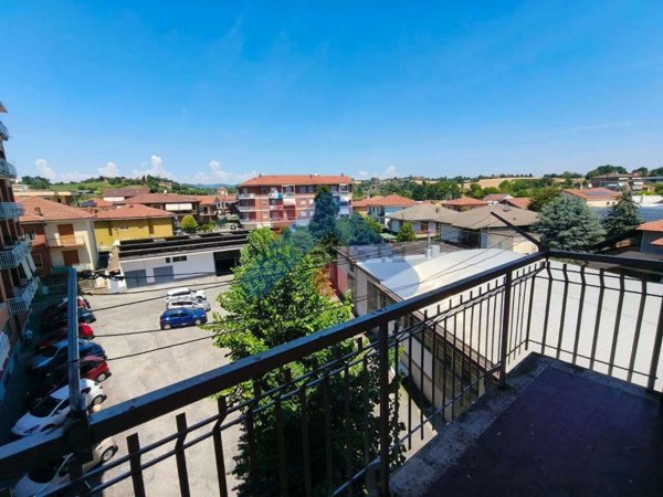 appartamento in vendita a Chieri in zona Canarone