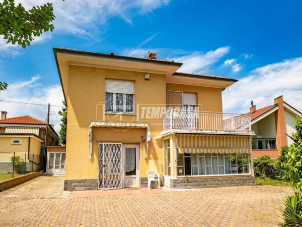 casa indipendente in vendita a Chieri in zona Roaschia