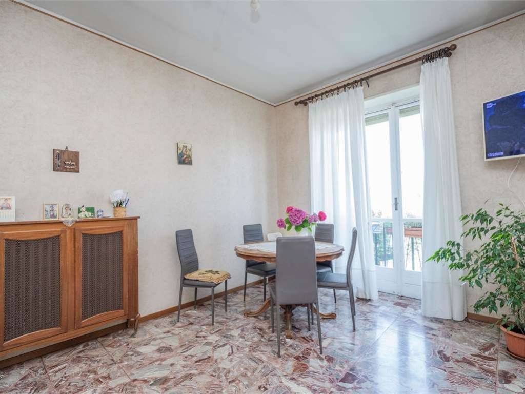 appartamento in vendita a Chieri in zona Canarone