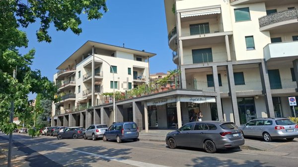 locale commerciale in vendita a Chieri
