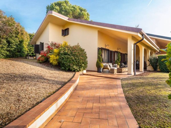 casa indipendente in vendita a Chieri in zona Roaschia
