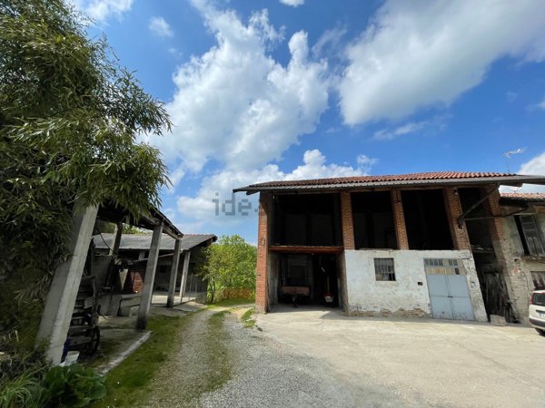 casale in vendita a Chieri in zona Airali