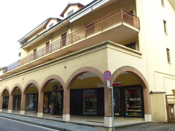 negozio in vendita a Chieri in zona Canarone