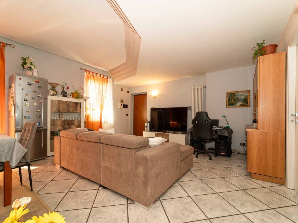 appartamento in vendita a Chieri in zona Canarone