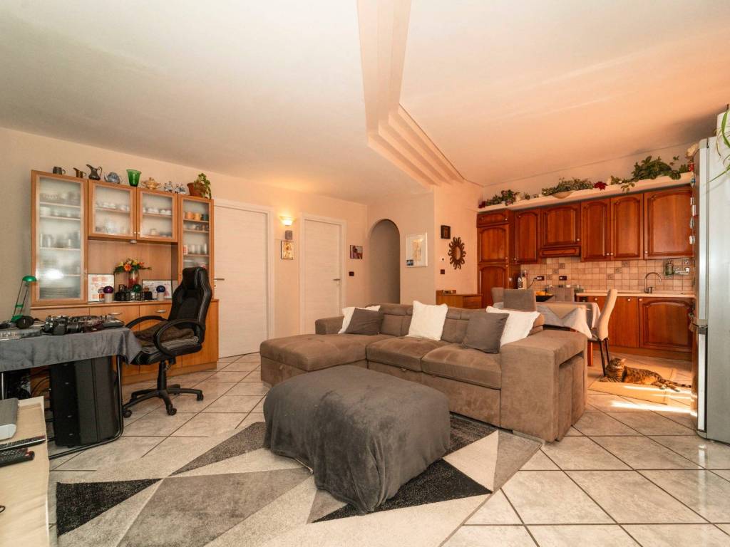 appartamento in vendita a Chieri in zona Canarone