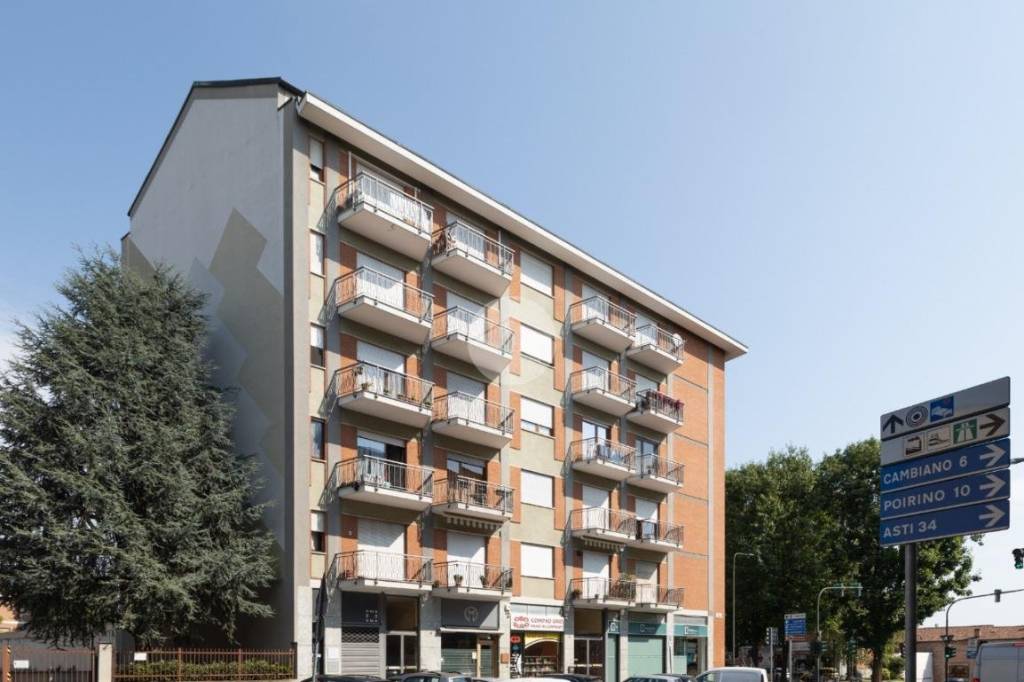 appartamento in vendita a Chieri in zona Canarone