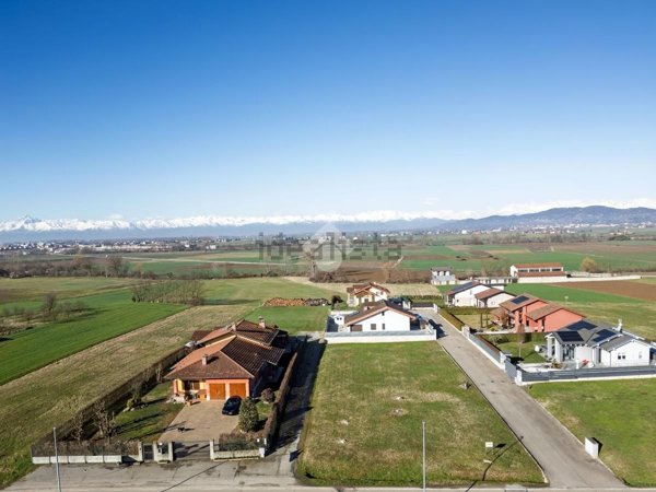 terreno edificabile in vendita a Chieri in zona Roaschia