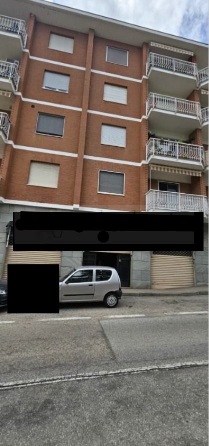 negozio in vendita a Chieri in zona Canarone