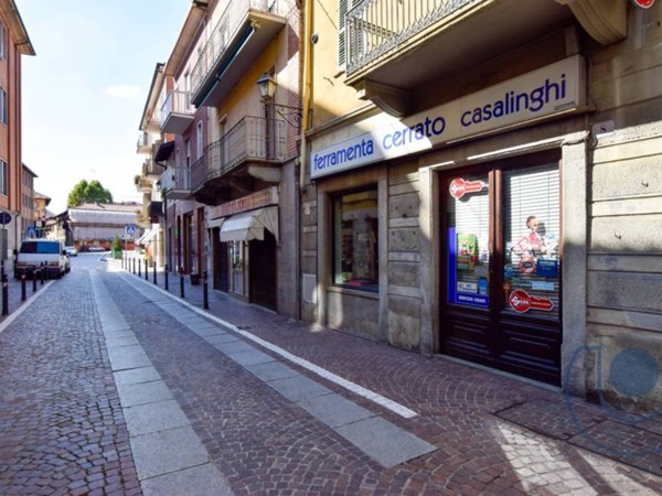 negozio in vendita a Chieri in zona Canarone