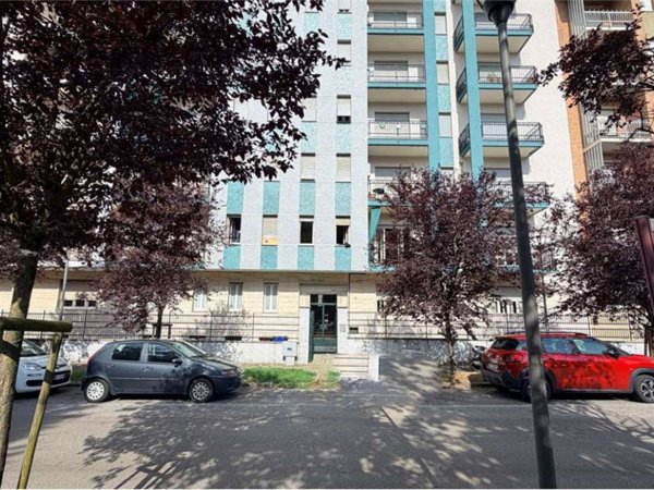 appartamento in vendita a Chieri in zona Canarone