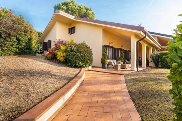 casa indipendente in vendita a Chieri
