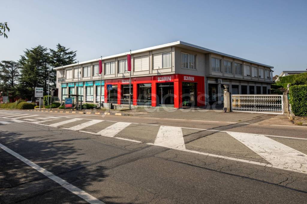 locale commerciale in vendita a Chieri