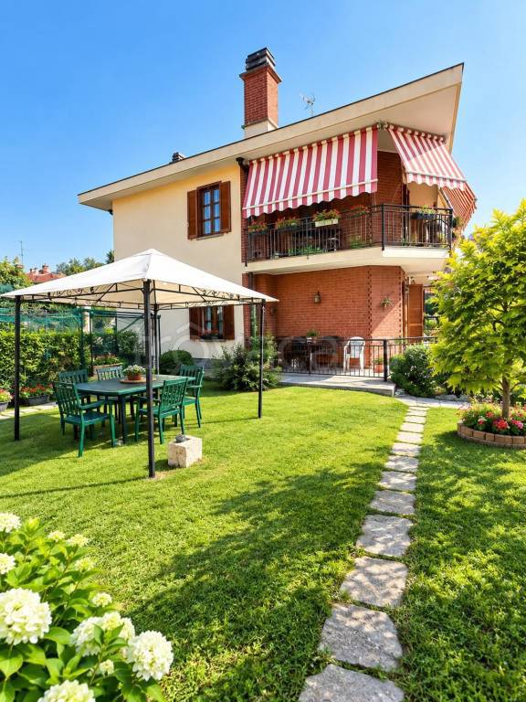 appartamento in vendita a Chieri in zona Canarone